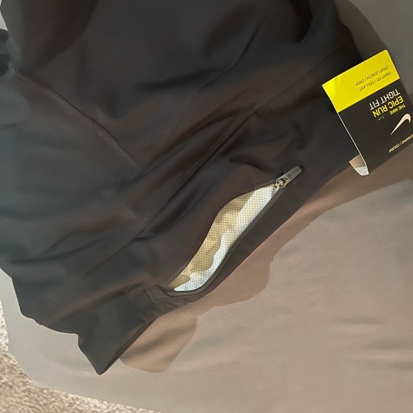 Brand New Nike Cropped Epic Run Tight Fit Leggings - Picture 3 of 8